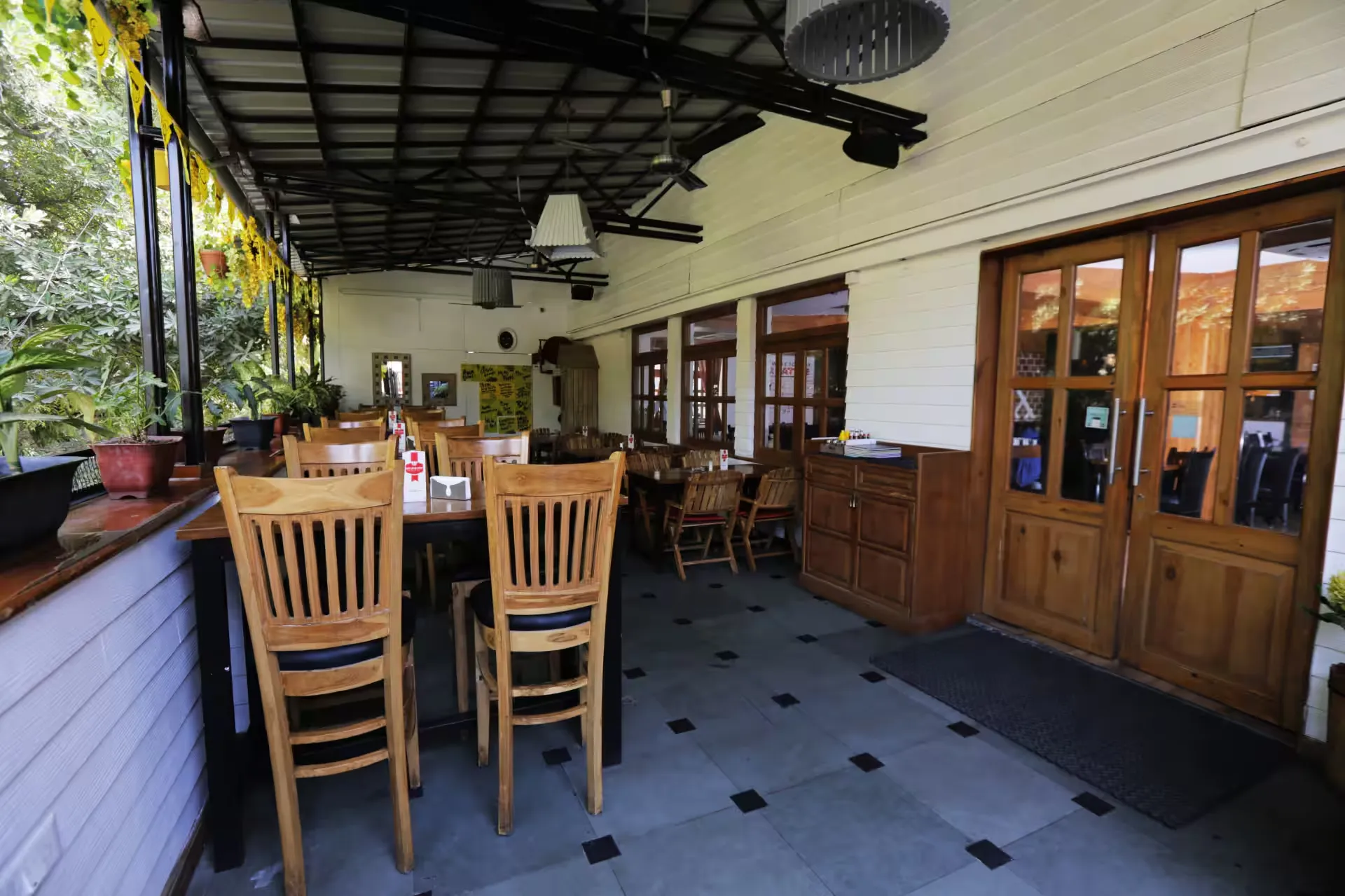Restaurant ambience 1