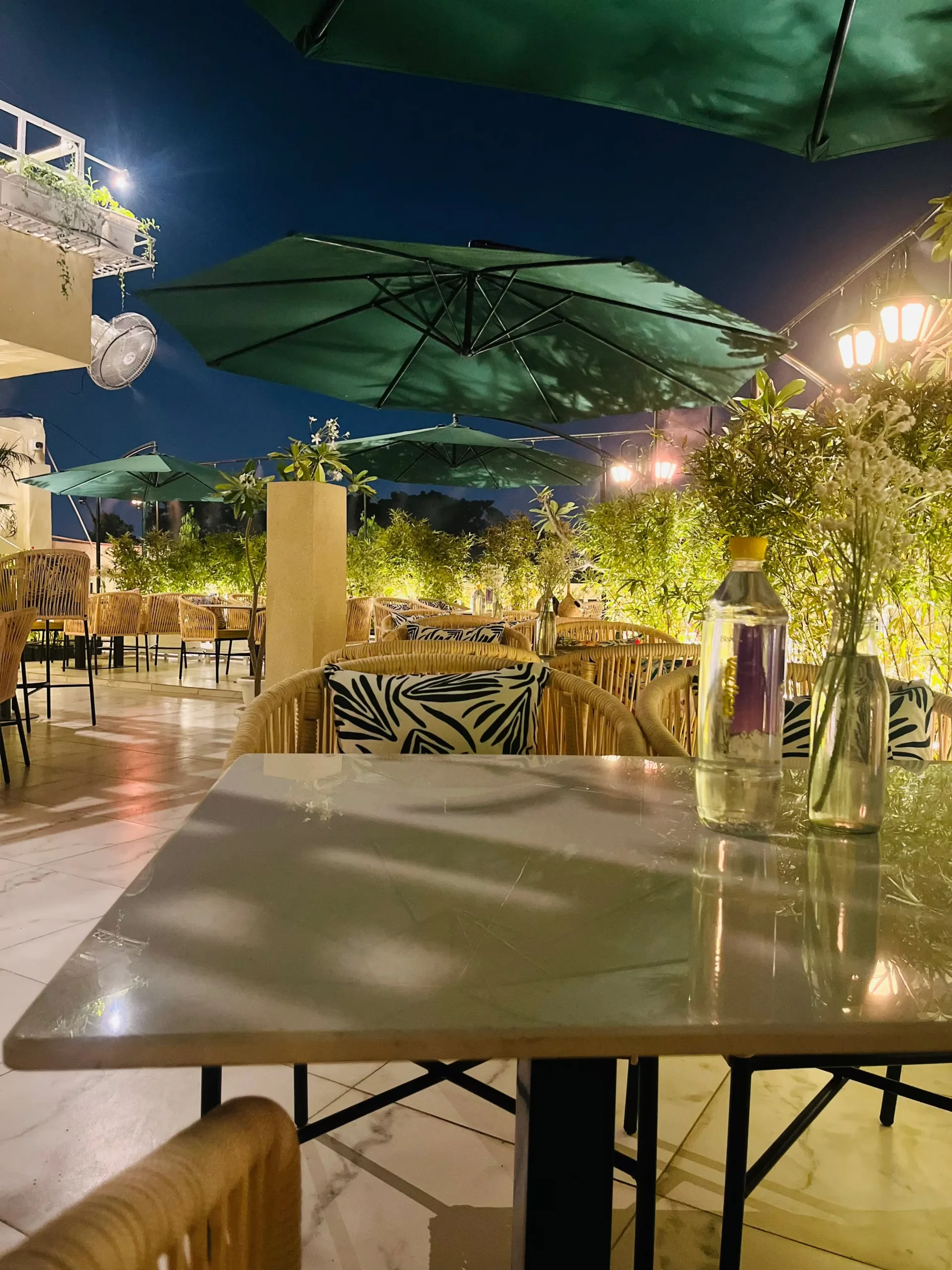 Restaurant ambience 3