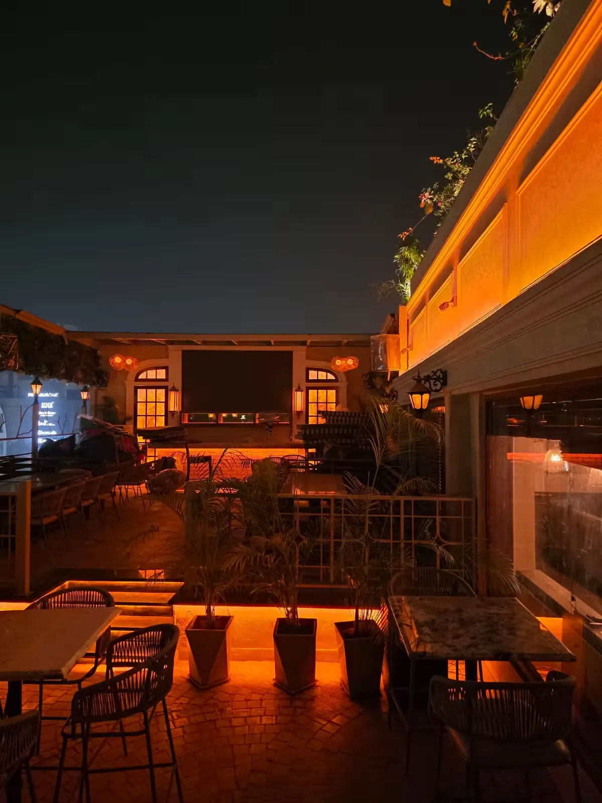 Restaurant ambience 3