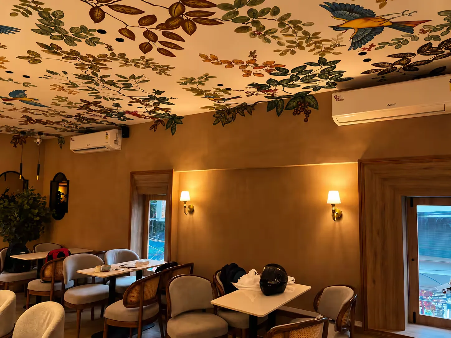 Restaurant ambience 2