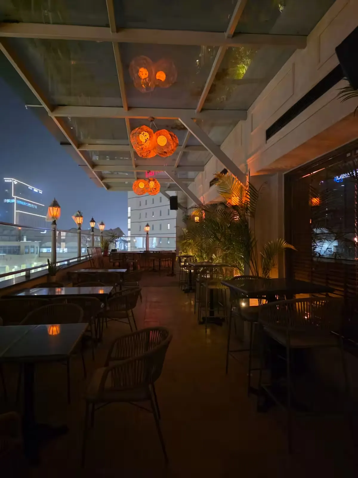 Restaurant ambience 1
