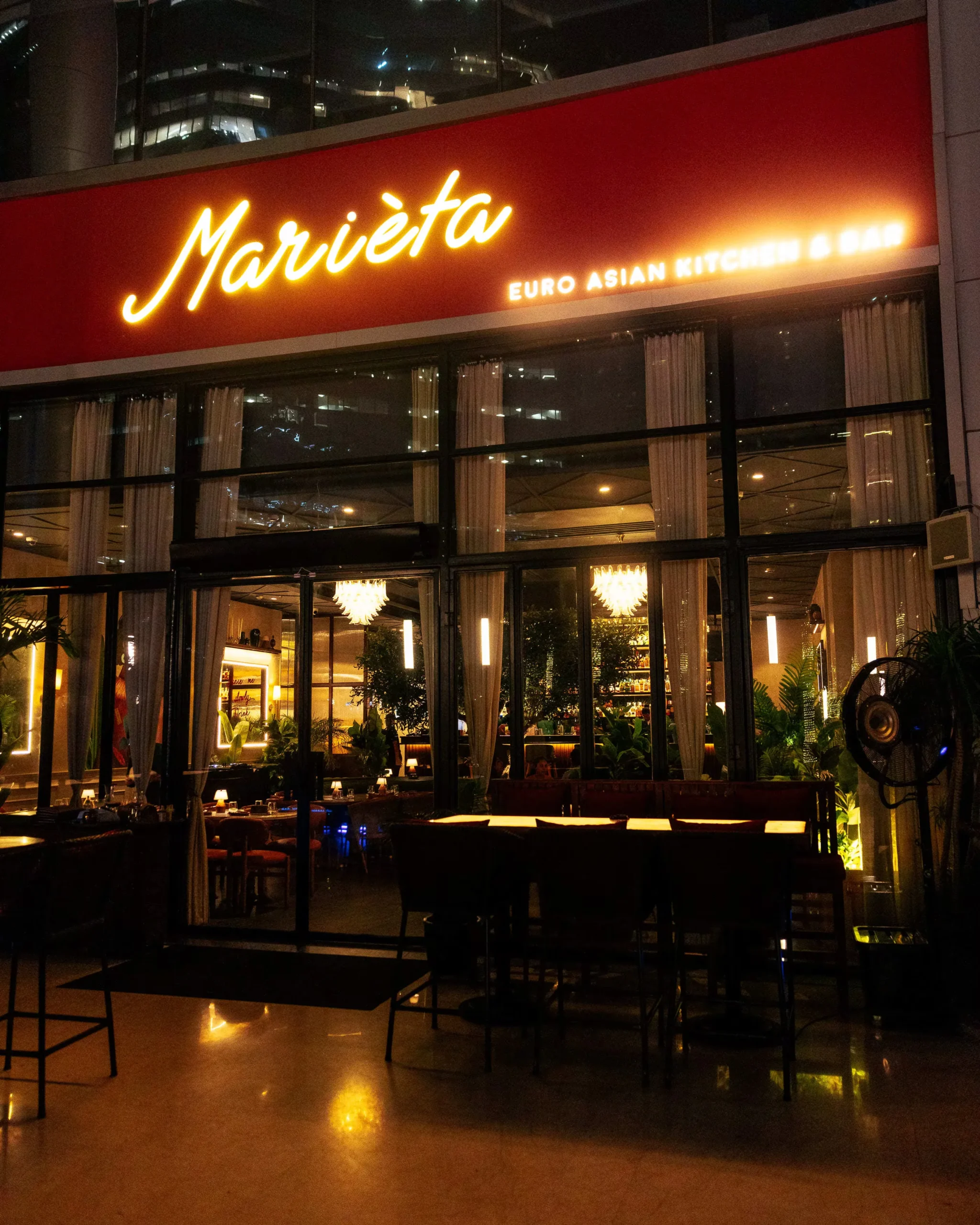 Restaurant ambience 3