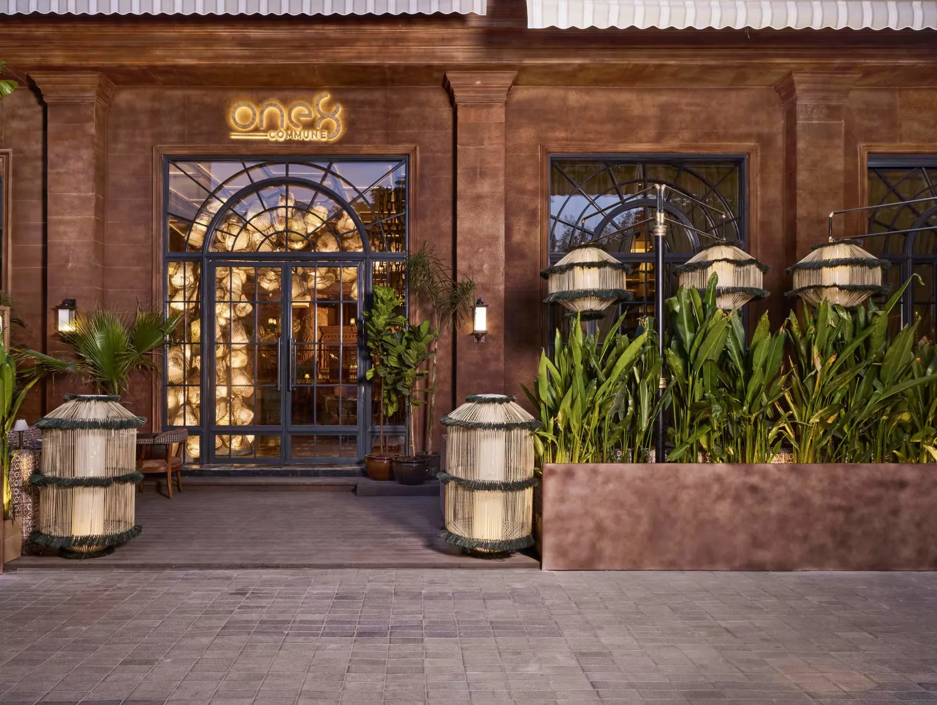 Restaurant ambience 1
