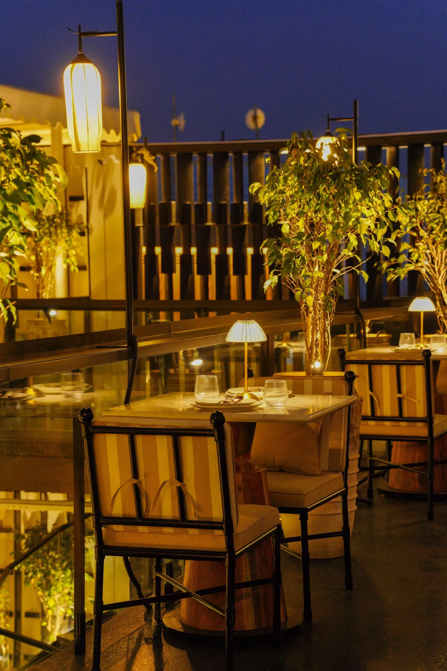 Restaurant ambience 3
